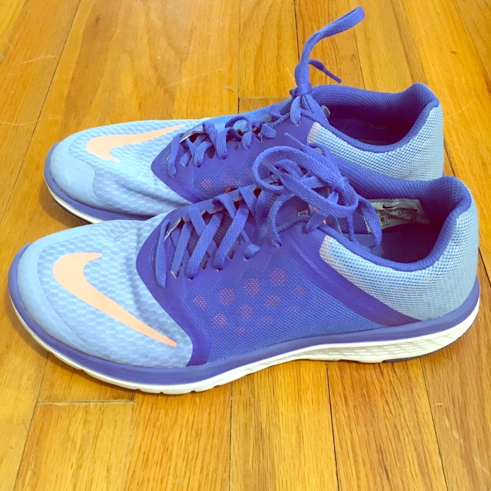 Women’s Nike shoes